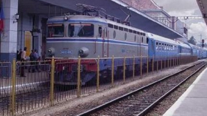 Cel puţin 40 de oameni au murit în India, în urma coliziunii a două garnituri de tren 