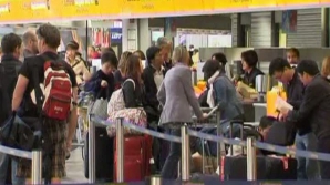 După cinci zile de interdicţii, cauzate de cenuşa vulcanică, astăzi, în nordul Europei, au fost reluate primele curse aeriene 