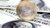 Euro a scăzut pe pieţele internaţionale până la minimul ultimilor patru ani