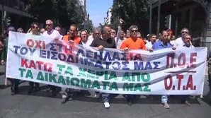 Grecii continuă protestele