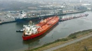 Două petroliere s-au ciocnit în apele din strâmtoarea Singapore 