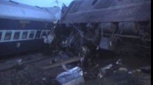 Cel puţin 40 de oameni au murit după ce două  trenuri s-au ciocnit în estul Indiei