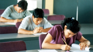 Astăzi, aproape zece milioane de tineri chinezi susţin examenele de sfârşit de liceu