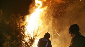 Peste o sută de oameni au murit în urma unui incendiu de proporţii, izbucnit în Dhaka 