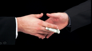 Ambasada României solicită autorităților moldovene să nu permită prezența unor intermediari în faţa Consulatului de la Chișinău 