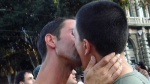 Poliţia a împiedicat desfăşurarea unei parade a homosexualilor la Sankt Petersburg 