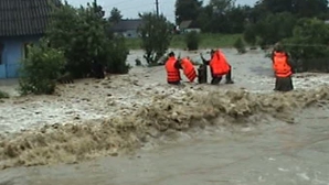 19 persoane au murit în urma inundaţiilor din România