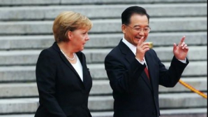 Angela Merkel a fost întâmpinată la Beijing de premierul chinez, Wen Jabao 