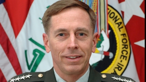 Generalul David Petraeus a preluat funcţia de comandant al trupelor americane în Afganistan 