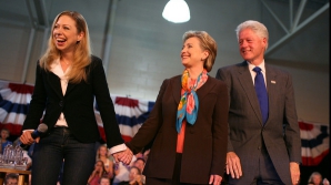 Hillary Clinton şi fostul preşedinte, Bill Clinton, au mari emoţii, înainte de nunta fiicei lor, Chelsea 