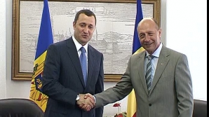 RIA Novosti: Băsescu a încercat să-l convingă pe Filat să colaboreze cu Mihai Ghimpu în campania electorală pentru alegerile din toamnă