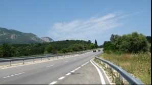 Linia de demarcaţie de pe o şosea bulgară va fi realizată cu vopsea ce conţine cristale Swarovski 