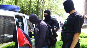 Procurorii DIICOT şi poliţiştii au făcut 50 de percheziţii în Bucureşti