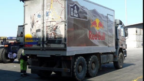 Camion reţinut în vamă pentru"contrabandă" cu sticle uzate