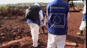 Cinci experţi ai UE au sosit în Ungaria şi au examinat solul contaminat în regiunea Kolontar 