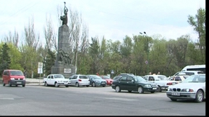 Locuri speciale de parcare pentru enoriaşii de la Catedrala "Naşterea Domnului" din Chişinău