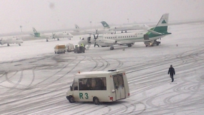 Aproximativ patru mii de pasageri sunt blocaţi pe aeroportul din Bruxelles