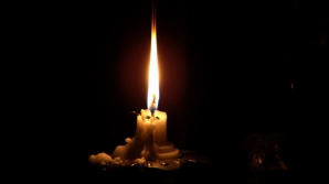 Mii de creştini, martori la aprinderea miraculoasă a Luminii Sfinte a Învierii