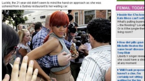 Bodyguard-ul Rihannei, cu mâna pe sânii ei