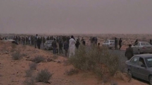 Sute de oameni sunt blocaţi la graniţia dintre Libia şi Egipt