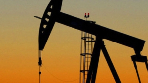  Preţul barilului de petrol a depăşit 100 de dolari în ASIA