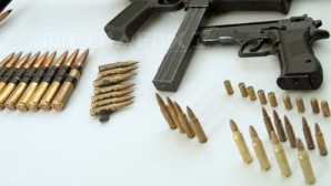 Poliţia a depistat peste o mie de cartuşe păstrate ilegal în Durleşti