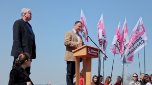 Igor Dodon promite tinerilor locuinţe, scutiri în transportul public şi 5000 de lei la naşterea primului copil