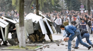 Presa română: „Revoluţia Twitter“ din Moldova, ucisă de bâlbâieli