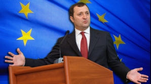 Trandafiri verzi, stele de pe cer, cadouri de la Bruxelles şi felicitări de la Marina. Toate pentru Vlad Filat 