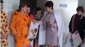 Buliga are idei năstruşnice: Dăruieşte scutece şi suzete