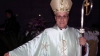 Giorgio Armani i-a făcut cadou unui episcop o robă de 2.000 de euro 