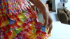 Cea mai „dulce” rochie de bal, din ambalaje de bomboane VIDEO