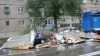Pagube după ploaie: Un perete de beton s-a prăbuşit peste trei maşini