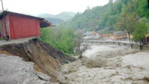 Alunecare de teren în Malaezia: 8 copii şi-au pierdut viaţa