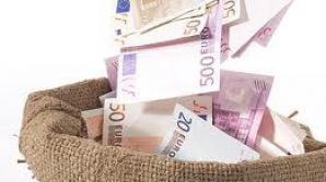 Grecii îşi mută banii în alte ţări pentru a scăpa de criză