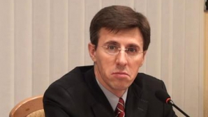 Chirtoacă "atacat" de comunişti