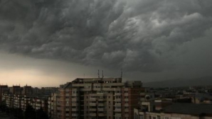 Bilanţul ploilor torenţiale: Construcţii dărâmate şi terenuri agricole inundate VIDEO