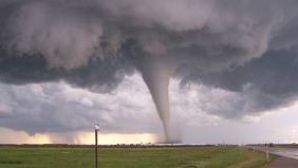Tornadele continuă în SUA: Cel puţin 4 persoane au murit în Oklahoma