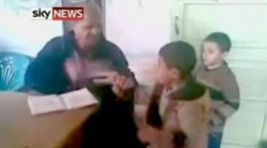 Un profesor din Egipt loveşte fără milă elevi cu o riglă VEZI VIDEO	 