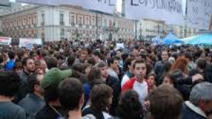 Tinerii din Franţa condamnă politica guvernelor din Europa