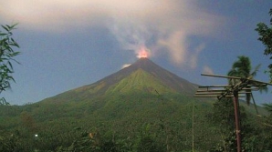 Muntele Timbang din Indonezia emană gaze toxice
