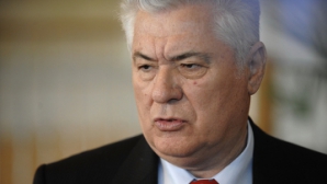 Filat şi Ghimpu au recitat poezii la bustul lui Eminescu. Voronin: E o oră prea matinală pentru poezii VIDEO