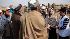 Angelina Jolie vizitează refugiaţii sirieni într-o tabără din Turcia 