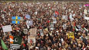 Iran: Sute de mii de oameni comemorează moartea liderului Ayatolah KhomEini