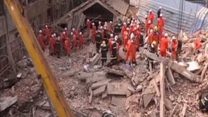 China: 16 muncitori au fost îngropaţi sub ruinele unei clădiri