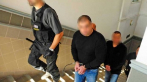 Condamnaţi la închisoare pe viaţă în India, pentru că şi-au strangulat un compatriot