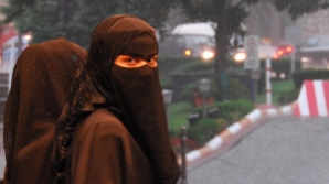 Amendă de 4.000 de euro pentru femeile care poartă vălul islamic în Australia