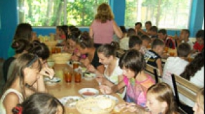 Tabăra de odihnă unde s-au intoxicat 35 de copii va fi închisă de marţi