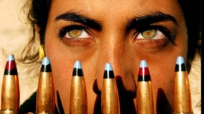 În Israel şi femeile stau la straja ţării. Camuflate sau cu arma în mână. VEZI care ţi se pare CEA MAI FRUMOASĂ 