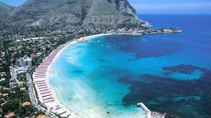 Un moldovean şi-a găsit moartea pe o plajă din Italia